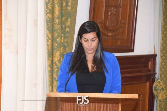 Lectura del manifiesto por Carla Demetrio en el Pleno de Telde de este martes/TA.