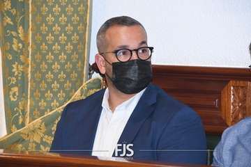 Lectura del manifiesto por Carla Demetrio en el Pleno de Telde de este martes/TA.