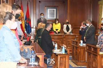 Lectura del manifiesto por Carla Demetrio en el Pleno de Telde de este martes/TA.