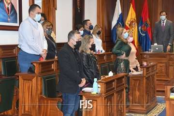 Lectura del manifiesto por Carla Demetrio en el Pleno de Telde de este martes/TA.