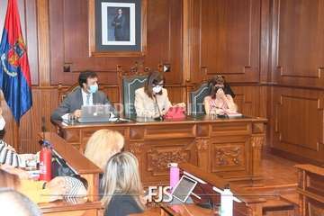 El Pleno de Telde reitera su rechazo a la lacra machista con la voz de la trabajadora social Marta Morales/Francisco Javier Santana.