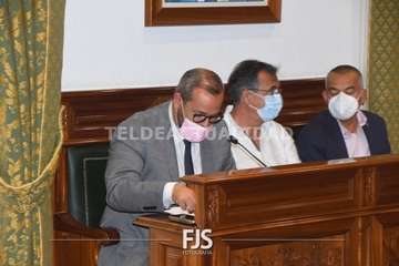 El Pleno de Telde reitera su rechazo a la lacra machista con la voz de la trabajadora social Marta Morales/Francisco Javier Santana.