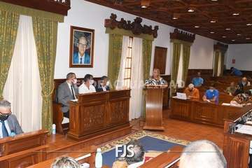 El Pleno de Telde reitera su rechazo a la lacra machista con la voz de la trabajadora social Marta Morales/Francisco Javier Santana.