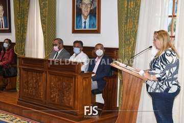 El Pleno de Telde reitera su rechazo a la lacra machista con la voz de la trabajadora social Marta Morales/Francisco Javier Santana.