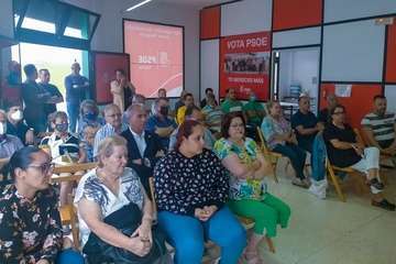 Charla de Augusto Hidalgo en Telde sobre el municipalismo/TA.