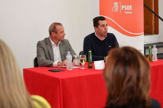 Charla de Augusto Hidalgo en Telde sobre el municipalismo/TA.