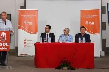 El PSOE rinde homenaje al exconcejal José Alcaraz/TA.