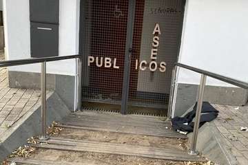 UP denuncia la suciedad dominical en la zona comercial de Los Llanos de Telde/TA.