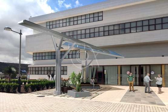 Proyecto de colocación de pérgolas en la entrada al edificio de El Cubilo/TA.