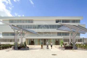 Proyecto de colocación de pérgolas en la entrada al edificio de El Cubilo/TA.