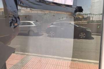 El agua empozada en un estanque, posible foco de una plaga de mosquitos en El Ejido (Telde)/TA.