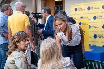 Unidos por Gran Canaria de Telde agasajó a los asistentes con un brindis al final del acto/TA y Acfi Press.