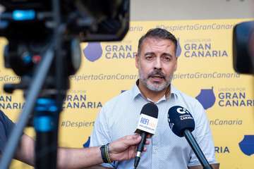 Unidos por Gran Canaria de Telde agasajó a los asistentes con un brindis al final del acto/TA y Acfi Press.