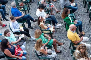 Unidos por Gran Canaria de Telde agasajó a los asistentes con un brindis al final del acto/TA y Acfi Press.