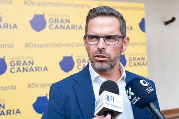 Unidos por Gran Canaria de Telde agasajó a los asistentes con un brindis al final del acto/TA y Acfi Press.