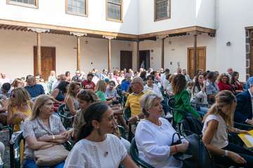 Unidos por Gran Canaria de Telde agasajó a los asistentes con un brindis al final del acto/TA y Acfi Press.
