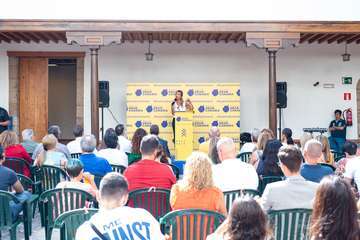 Unidos por Gran Canaria de Telde agasajó a los asistentes con un brindis al final del acto/TA y Acfi Press.