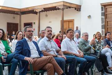Unidos por Gran Canaria de Telde agasajó a los asistentes con un brindis al final del acto/TA y Acfi Press.