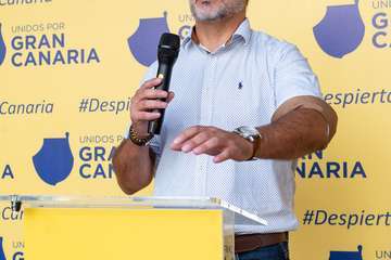 Unidos por Gran Canaria de Telde agasajó a los asistentes con un brindis al final del acto/TA y Acfi Press.