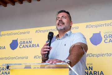 Unidos por Gran Canaria de Telde agasajó a los asistentes con un brindis al final del acto/TA y Acfi Press.