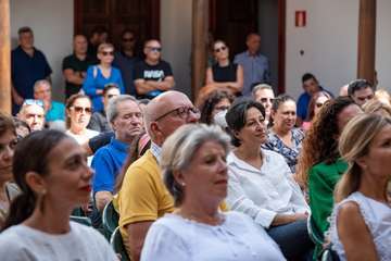 Unidos por Gran Canaria de Telde agasajó a los asistentes con un brindis al final del acto/TA y Acfi Press.