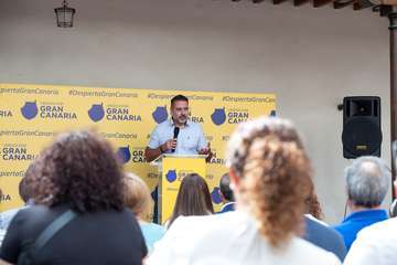 Unidos por Gran Canaria de Telde agasajó a los asistentes con un brindis al final del acto/TA y Acfi Press.