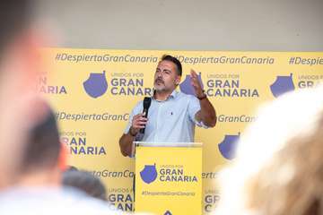 Unidos por Gran Canaria de Telde agasajó a los asistentes con un brindis al final del acto/TA y Acfi Press.