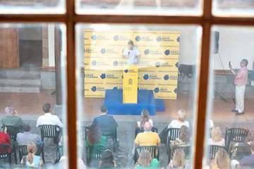 Unidos por Gran Canaria de Telde agasajó a los asistentes con un brindis al final del acto/TA y Acfi Press.