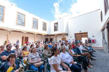 Unidos por Gran Canaria de Telde agasajó a los asistentes con un brindis al final del acto/TA y Acfi Press.