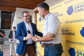 Unidos por Gran Canaria de Telde agasajó a los asistentes con un brindis al final del acto/TA y Acfi Press.