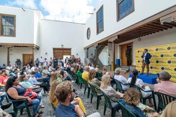 Unidos por Gran Canaria de Telde agasajó a los asistentes con un brindis al final del acto/TA y Acfi Press.
