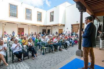 Unidos por Gran Canaria de Telde agasajó a los asistentes con un brindis al final del acto/TA y Acfi Press.