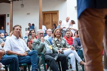 Unidos por Gran Canaria de Telde agasajó a los asistentes con un brindis al final del acto/TA y Acfi Press.