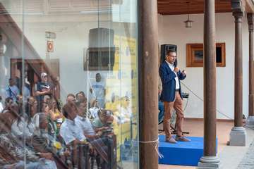 Unidos por Gran Canaria de Telde agasajó a los asistentes con un brindis al final del acto/TA y Acfi Press.