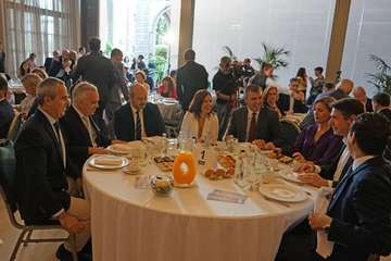 El PP de Telde arropa a su presidente regional en el encuentro SER Canarias/TA y Acfi Press.