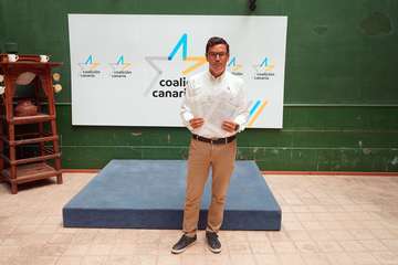 Pablo Rodríguez (CC) presenta 900 avales a su candidatura al Parlamento/TA y Acfi Press.
