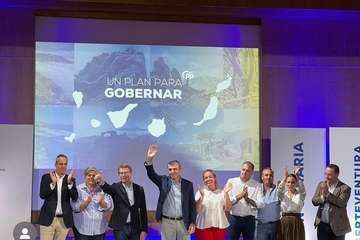  Ciuca de Telde 'aplaude' a Feijóo en la convención del PP/TA.