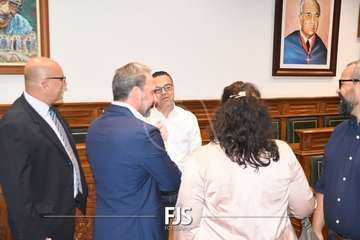 Pleno extraordinario para tomar conocimiento de la dimisión del edil Agustín Déniz/Francisco Javier Santana.