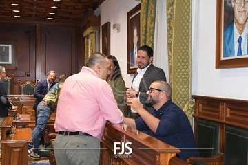 Pleno extraordinario para tomar conocimiento de la dimisión del edil Agustín Déniz/Francisco Javier Santana.