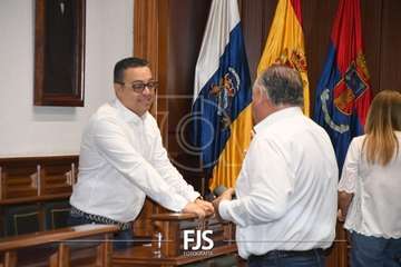 Pleno extraordinario para tomar conocimiento de la dimisión del edil Agustín Déniz/Francisco Javier Santana.