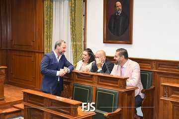 Pleno extraordinario para tomar conocimiento de la dimisión del edil Agustín Déniz/Francisco Javier Santana.