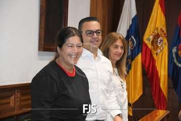 Pleno extraordinario para tomar conocimiento de la dimisión del edil Agustín Déniz/Francisco Javier Santana.