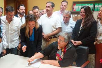 Presentación de avales para encabezar la lista al Cabildo por parte de las candidatas/TA y Acfi Press.