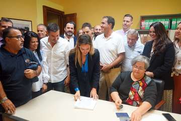 Presentación de avales para encabezar la lista al Cabildo por parte de las candidatas/TA y Acfi Press.