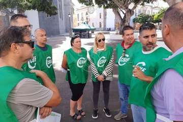 Representantes sindicales de CSIF se concentraron ante las puertas del Ayuntamiento para exigir a Función Pública el nombramiento de un interventor/TA.