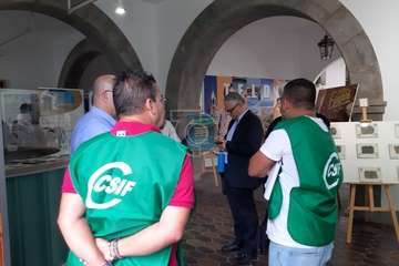 Representantes sindicales de CSIF se concentraron ante las puertas del Ayuntamiento para exigir a Función Pública el nombramiento de un interventor/TA.