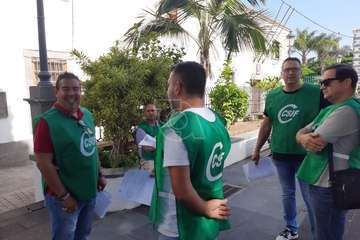 Representantes sindicales de CSIF se concentraron ante las puertas del Ayuntamiento para exigir a Función Pública el nombramiento de un interventor/TA.