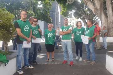 Representantes sindicales de CSIF se concentraron ante las puertas del Ayuntamiento para exigir a Función Pública el nombramiento de un interventor/TA.