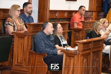 Pobre estampa de la oposición de Telde en el Pleno/Francisco Javier Santana y TA.