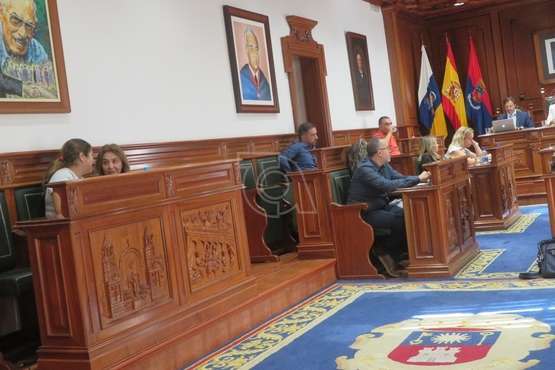 Pobre estampa de la oposición de Telde en el Pleno/Francisco Javier Santana y TA.